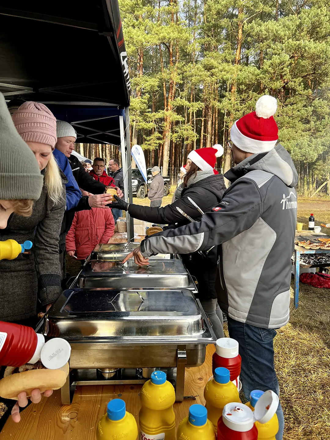 Traditionelles Weihnachtsbaumschlagen mit den Thormännern am 6. Dezember in Gardelegen und Stendal. Spaß, frische Bäume & winterliche Stimmung!