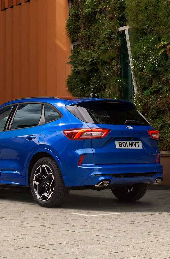 Der Ford Kuga Titanium - Heckansicht- Jetzt den Kuga bei deinem Ford Autocenter Mothor in Brandenburg, Stendal oder Gardelegen leasen