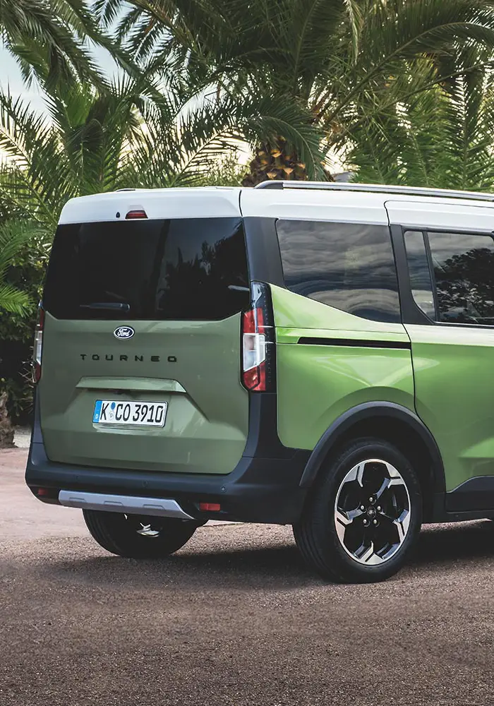 Der Ford Tourneo Courier - Heckansicht- Jetzt den Tourneo Courier bei deinem Ford Autocenter Mothor in Brandenburg, Stendal oder Gardelegen leasen