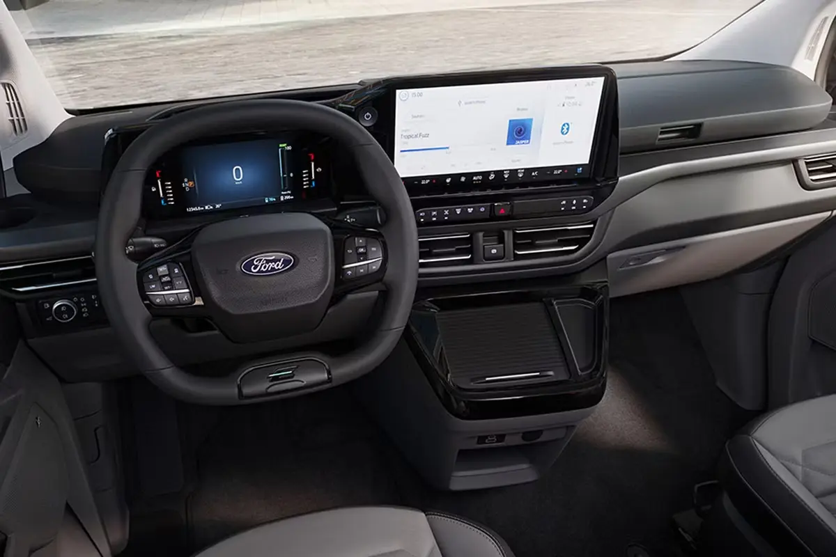 Ford Tourneo Custom - Innenansicht Cockpit - Ford im Autocenter Mothor in Stendal, Gardelegen und Brandenburg kaufen, leasen oder finanzieren.