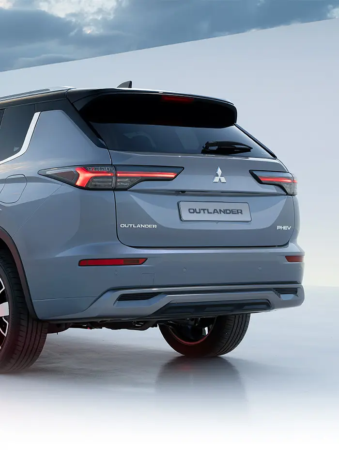 Der neue Mitsubishi Outlander - Frontansicht- Jetzt den Karoq bei deinem Mitsubishi Autohaus Thormann / Mothor in Stendal, Gardelegen oder Brandenburg leasen oder kaufen!