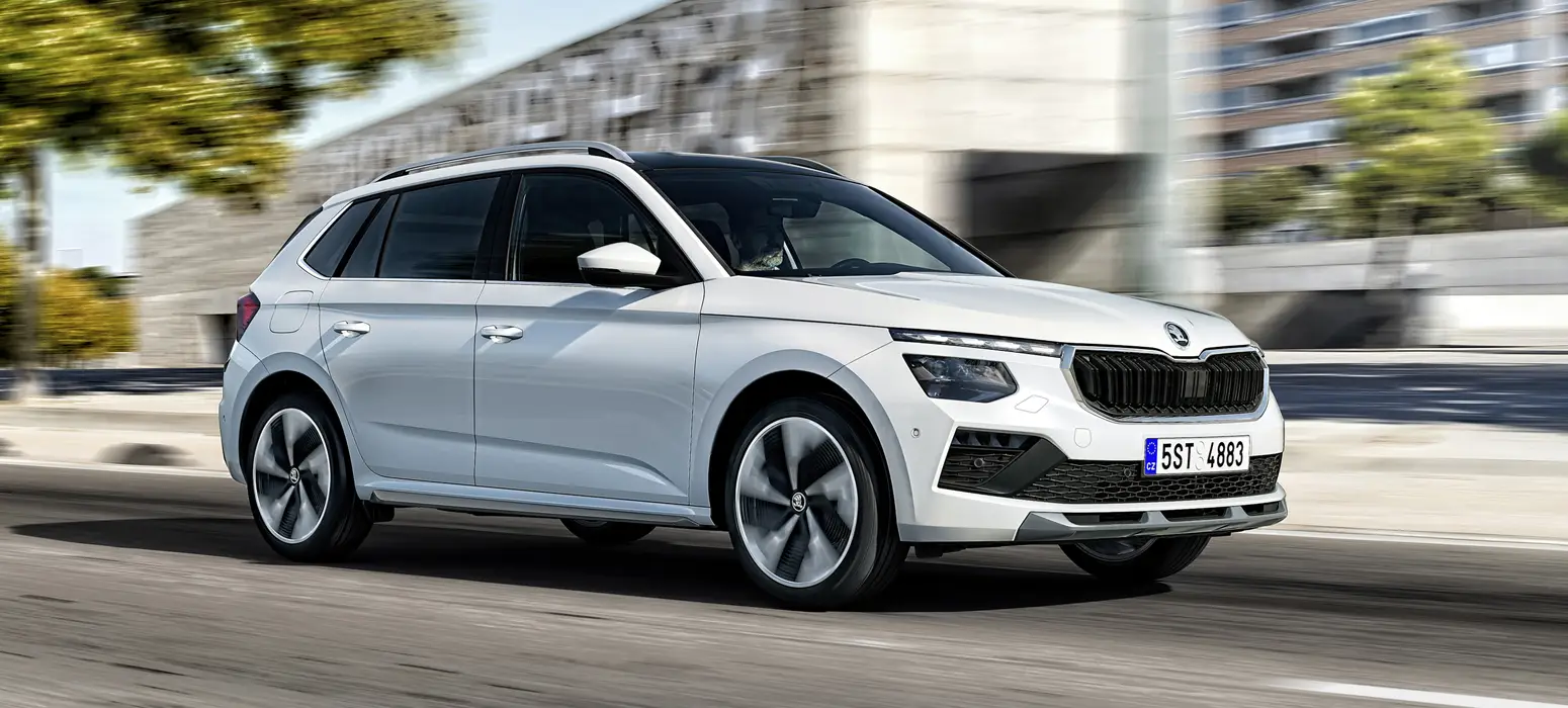 Der Skoda Kamiq - Außenansicht, bei der Fahrt - Jetzt den Kodiaq bei deinem Skoda Autohaus Thormann / Mothor in Stendal, Gardelegen oder Brandenburg kaufen, finanzieren oder leasen!