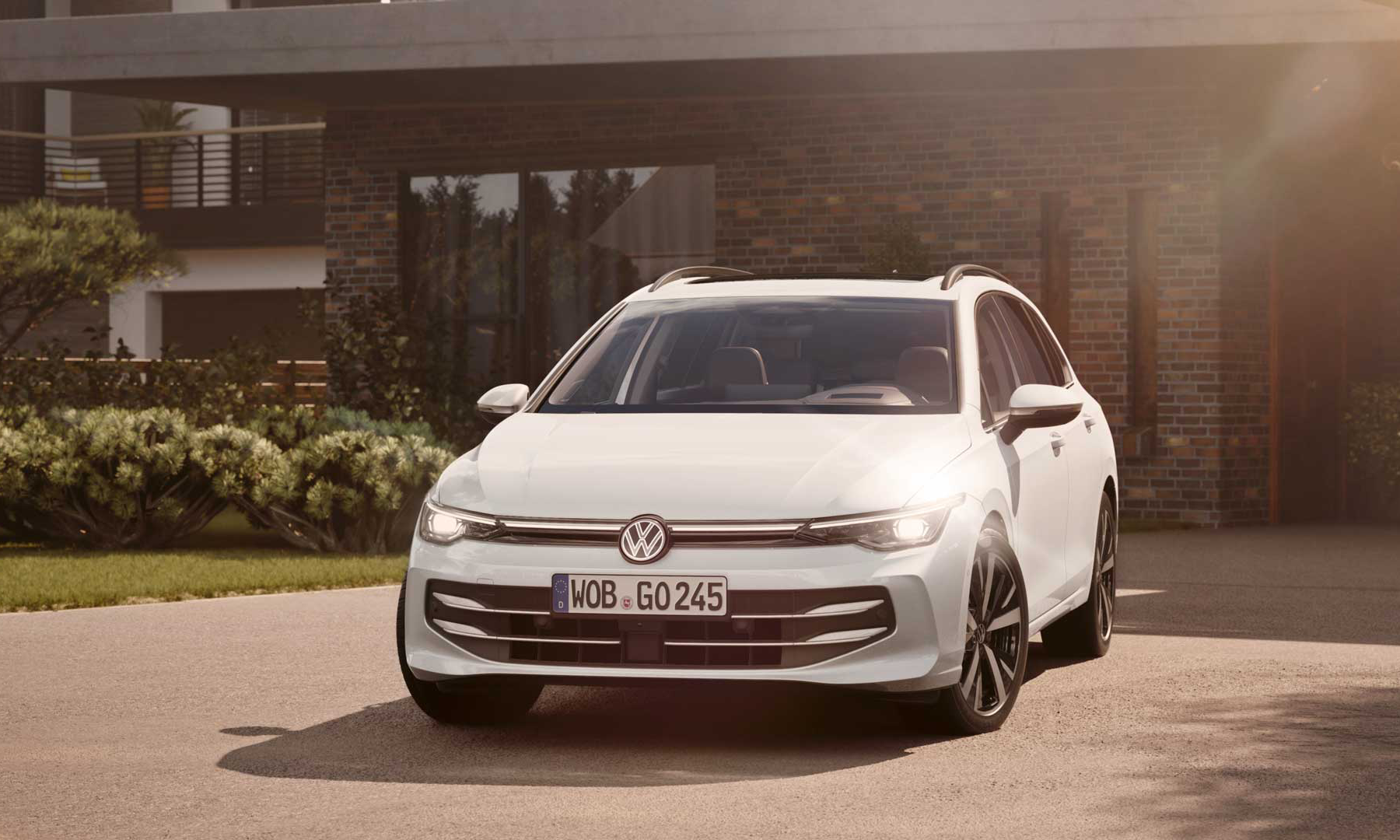 Der Volkswagen Golf variant Life - Vorderansicht - Jetzt bei deinem Volkswagen Autohaus Mothor in Brandenburg leasen.