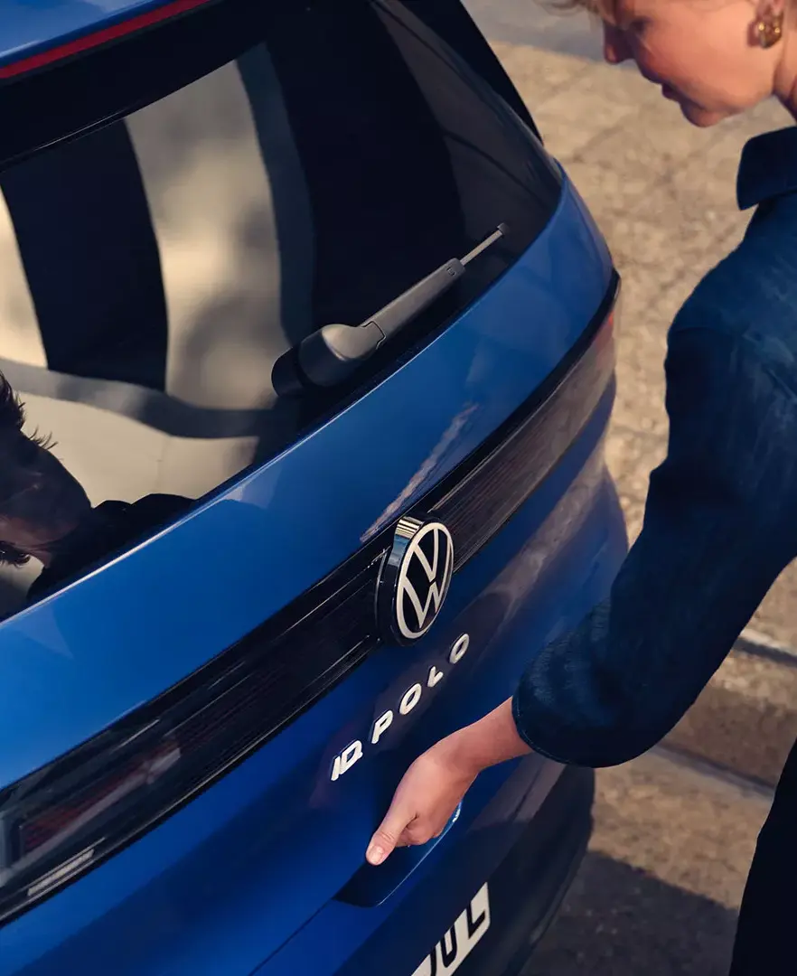 Der ID.Polo - Heckklappe mit Schriftzug im Detail - Jetzt den VW ID.Polo bei deinem Volkswagen Autohaus Mothor in Brandenburg kaufen, leasen oder finanzieren