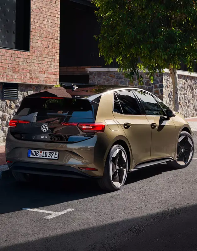 Der Volkswagen ID.3 Pure - Heckansicht - Jetzt bei deinem Volkswagen Autohaus Mothor in Brandenburg leasen.
