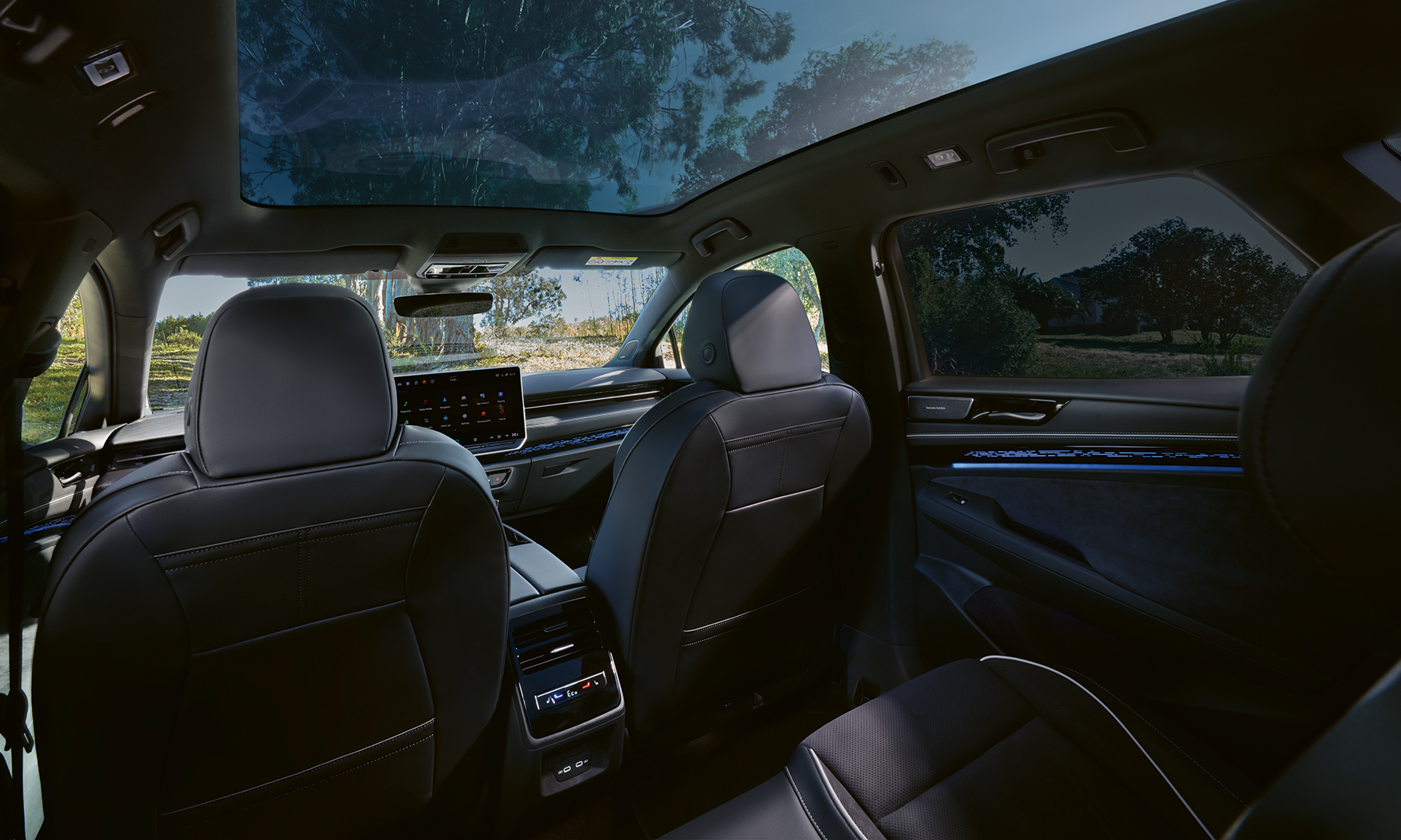 Der Volkswagen ID.7 Tourer Pro - Innenansicht von der Rückbank aus - Jetzt bei deinem Volkswagen Autohaus Mothor in Brandenburg leasen.