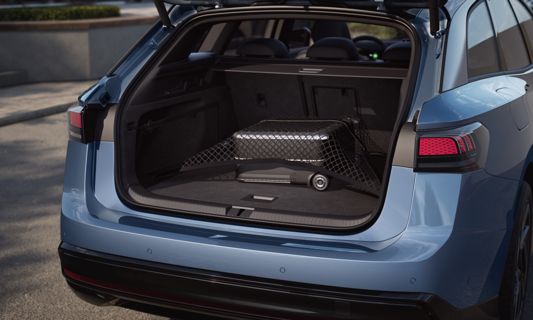 Der Volkswagen ID.7 Tourer Pro - Ansicht des Kofferraumes - Jetzt bei deinem Volkswagen Autohaus Mothor in Brandenburg leasen.