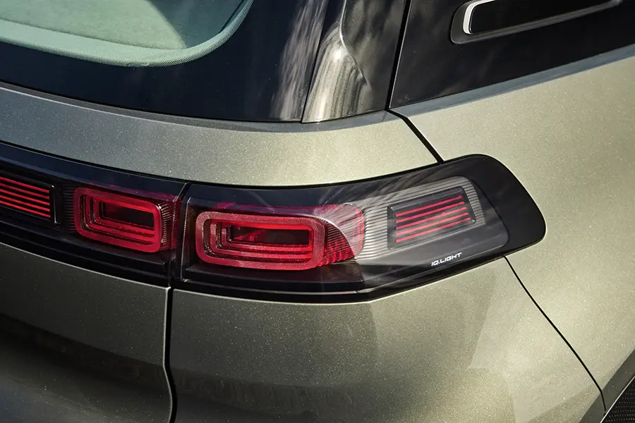 Der Volkswagen ID. Cross - Detailansicht Rücklicht - Jetzt den VW T-Cross Energy bei deinem Volkswagen Autohaus Mothor in Brandenburg leasen