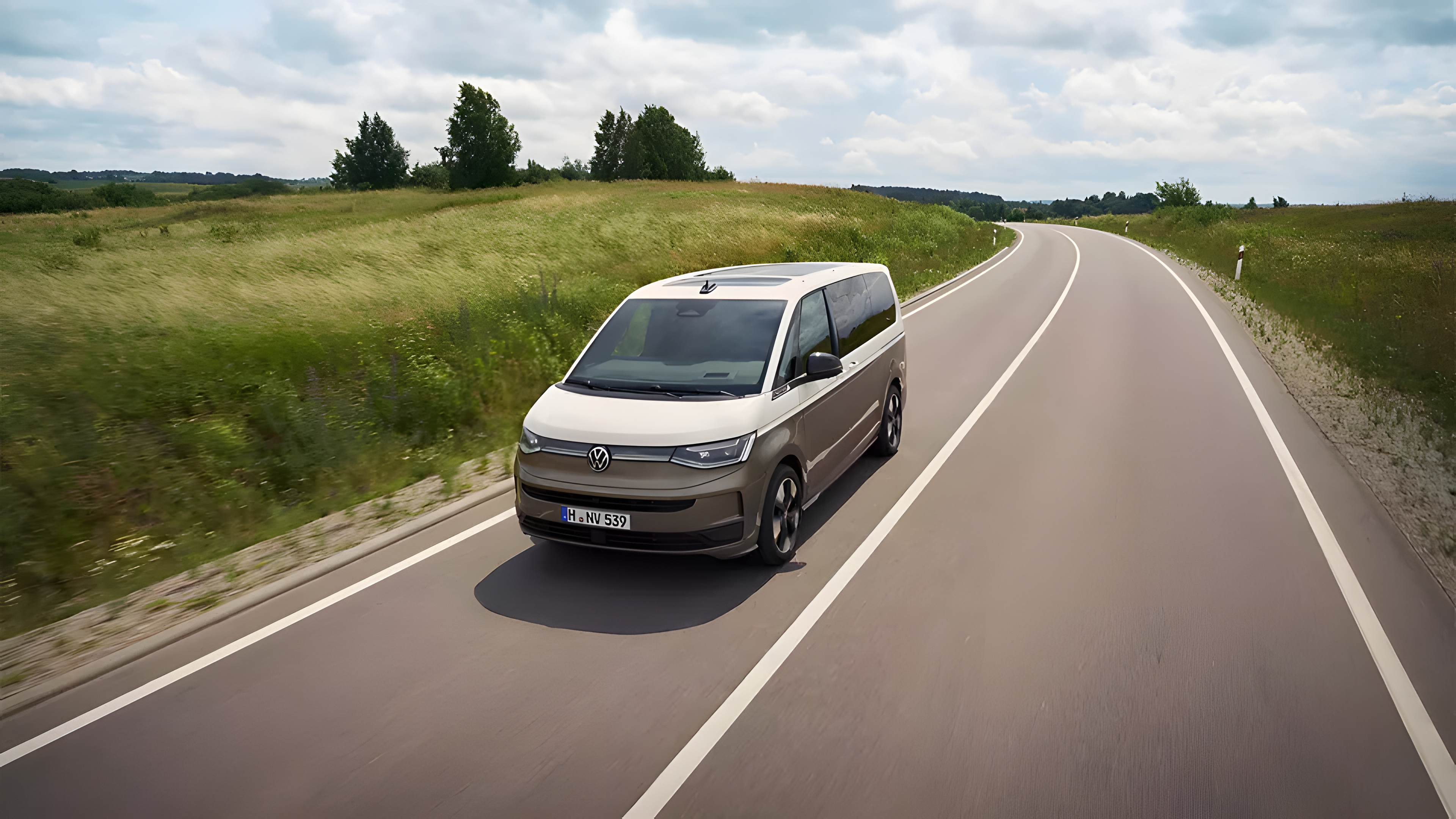 Der Volkswagen New Multivan - Frontansicht - Jetzt bei deinem Volkswagen Autohaus Mothor in Brandenburg leasen.