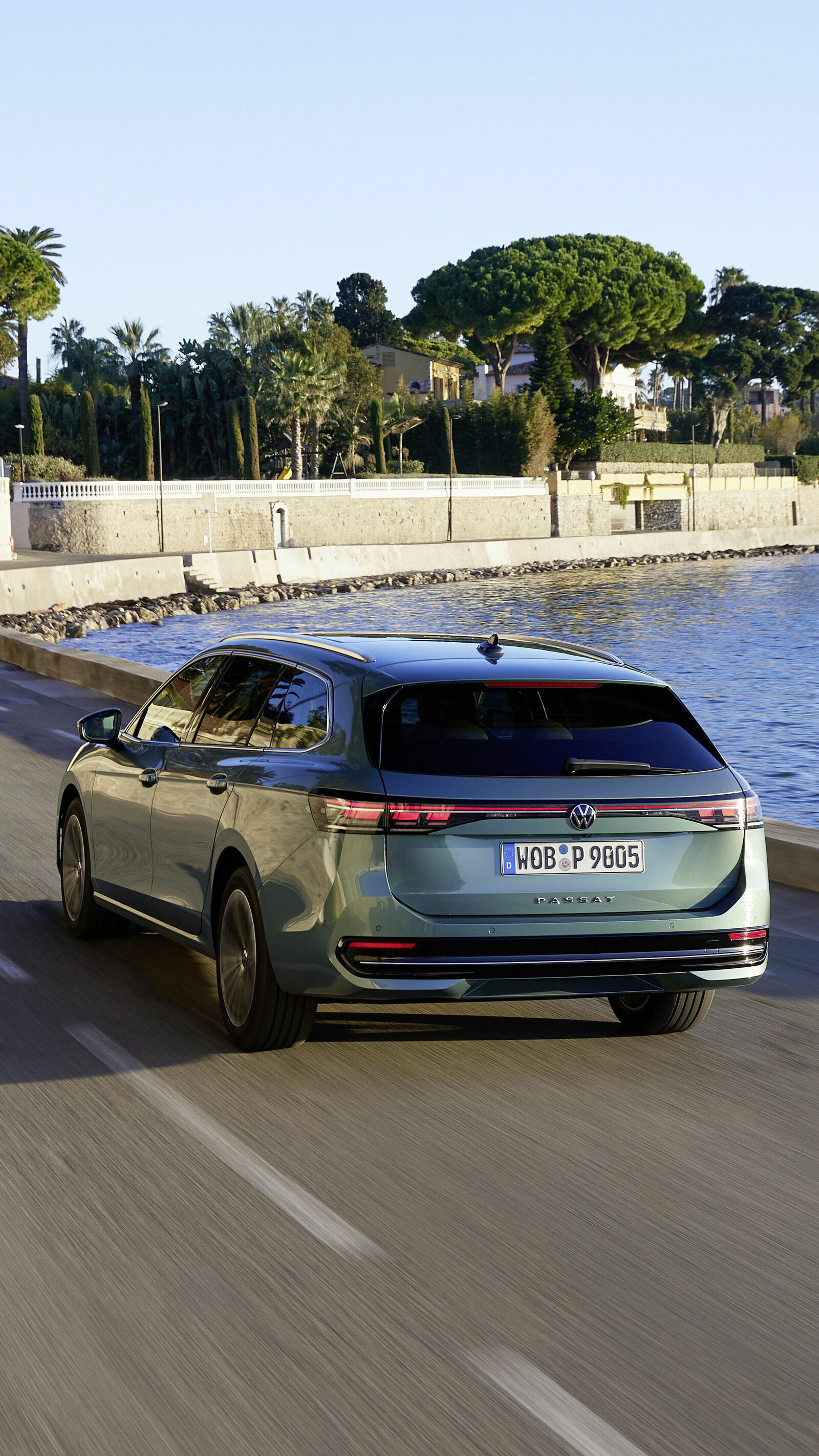 Der Volkswagen Passat Business - Heckansicht - Jetzt bei deinem Volkswagen Autohaus Mothor in Brandenburg leasen.