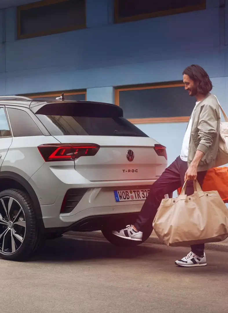 Der Volkswagen T-Roc Life - Außenansicht- Jetzt den ID.BUZZ Cargo bei deinem Volkswagen Autohaus Mothor in Brandenburg leasen