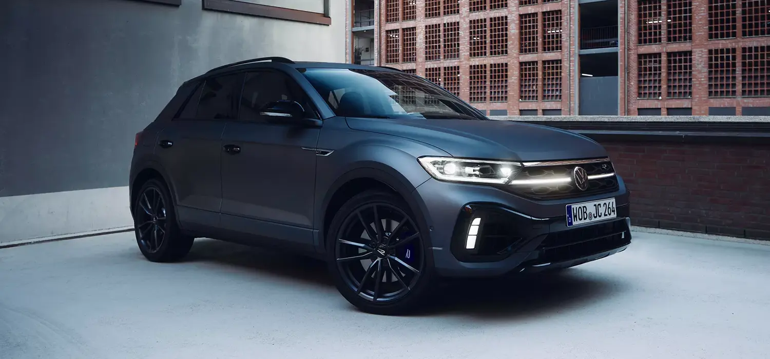 Der Volkswagen T-Roc R-Line - Frontansicht - Jetzt bei deinem Volkswagen Autohaus Mothor in Brandenburg leasen.
