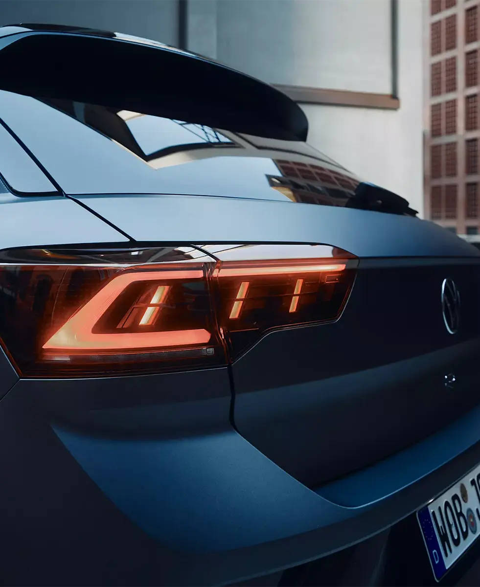 Der Volkswagen T-Roc R - Außenansicht- Jetzt bei deinem Volkswagen Autohaus Mothor in Brandenburg leasen.
