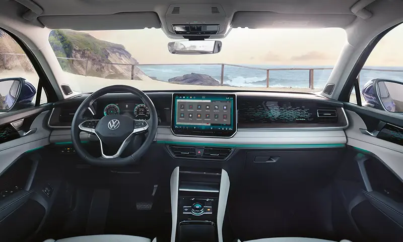 Der Volkswagen Tayron Life - Ansicht des Cockpit - Jetzt bei deinem Volkswagen Autohaus Mothor in Brandenburg.