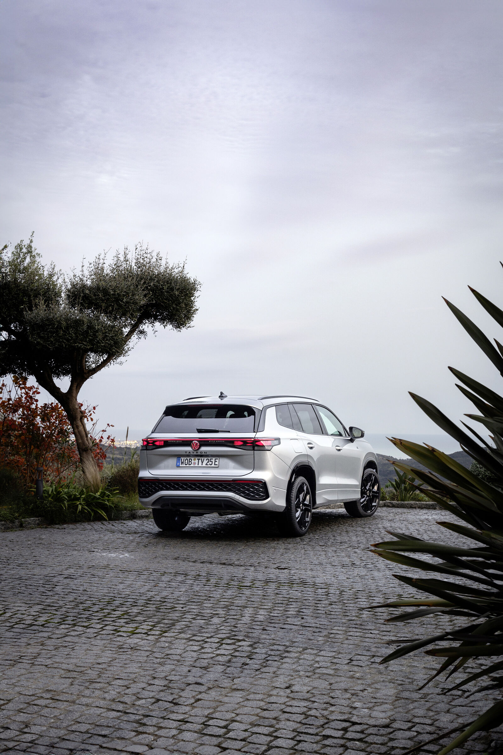 Der Volkswagen T-Roc Life - Heckansicht - Jetzt bei deinem Volkswagen Autohaus Mothor in Brandenburg leasen.