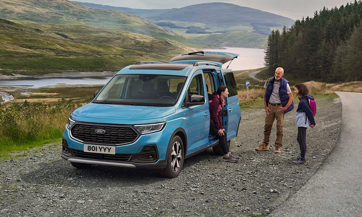 Der Ford Tourneo Connect - unterwegs mit dem Tourneo Connect in den Bergen  Jetzt den Tourneo Connect bei deinem Ford Autocenter Mothor in Brandenburg, Stendal oder Gardelegen finanzieren