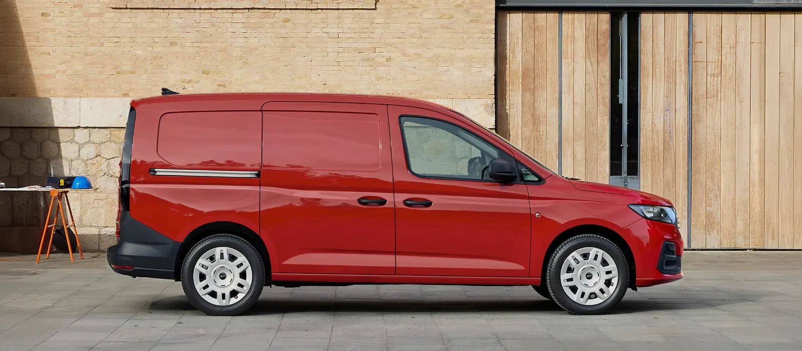 Der Ford Transit Connect Kasten - Seitenansicht - jetzt im Autocenter Mothor in Brandenburg, Stendal, Gardelegen kaufen oder leasen