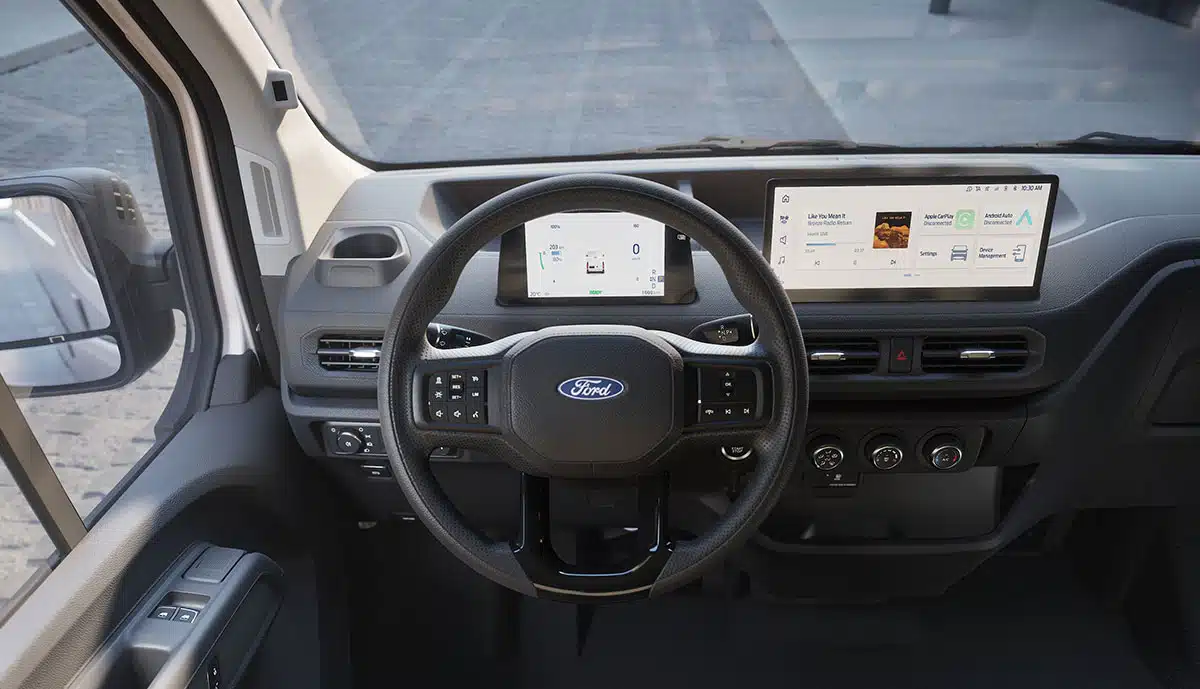 Ford Transit Custom - Cockpit, Ansicht von innen - Ford im Autocenter Mothor in Stendal, Gardelegen und Brandenburg kaufen, leasen oder finanzieren.