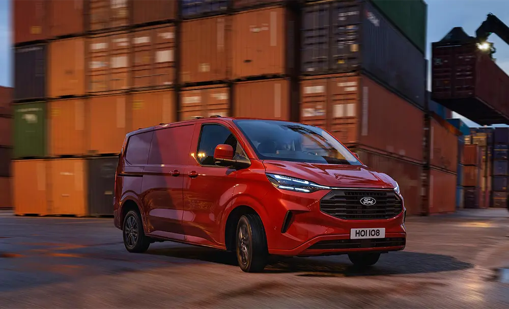 Ford Transit Custom - Ansicht des Ford Transit von außen - Ford im Autocenter Mothor in Stendal, Gardelegen und Brandenburg kaufen, leasen oder finanzieren.