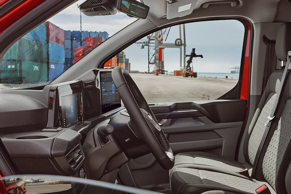 Ford Transit Custom - Ansicht der vorderen Sitzreihe - Ford im Autocenter Mothor in Stendal, Gardelegen und Brandenburg kaufen, leasen oder finanzieren.