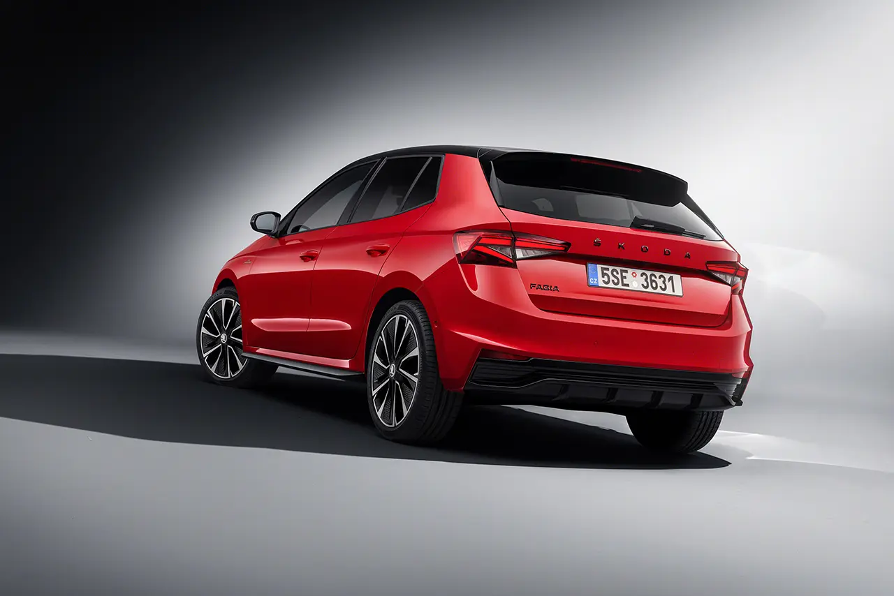 Der Skoda Fabia -Ansicht Heck,Fabia steht - Jetzt den Fabia bei deinem Skoda Autohaus Thormann / Mothor in Stendal, Gardelegen oder Brandenburg kaufen oder leasen!