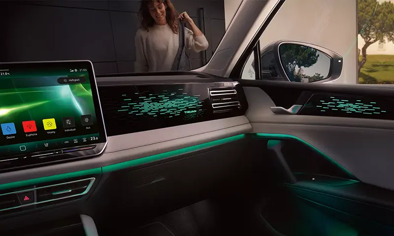 Der Volkswagen Tiguan R-Line - das Cockpit - Jetzt den VW Tiguan R-Line bei deinem Volkswagen Autohaus Mothor in Brandenburg leasen