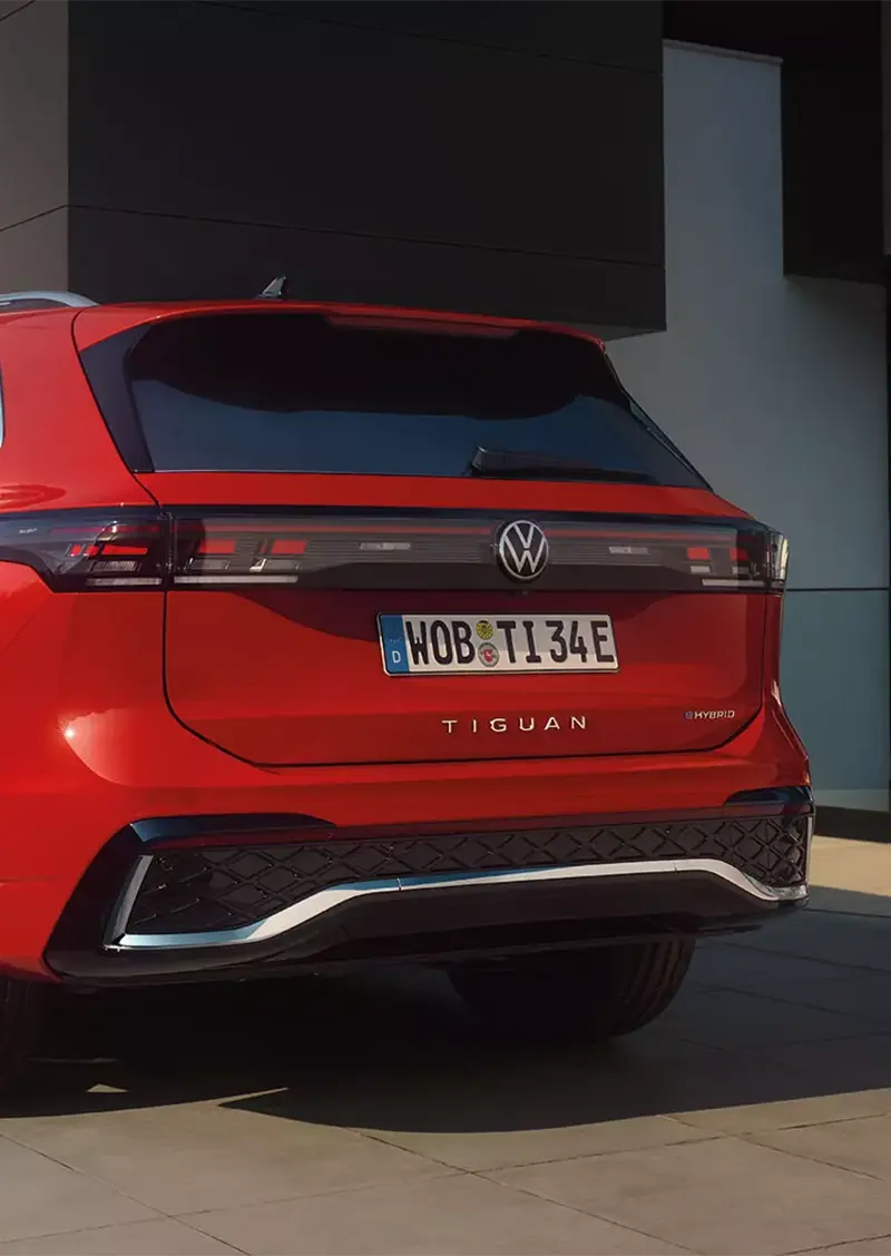 Der Volkswagen Tiguan R-Line - Heckansicht- Jetzt den VW Tiguan bei deinem Volkswagen Autohaus Mothor in Brandenburg leasen