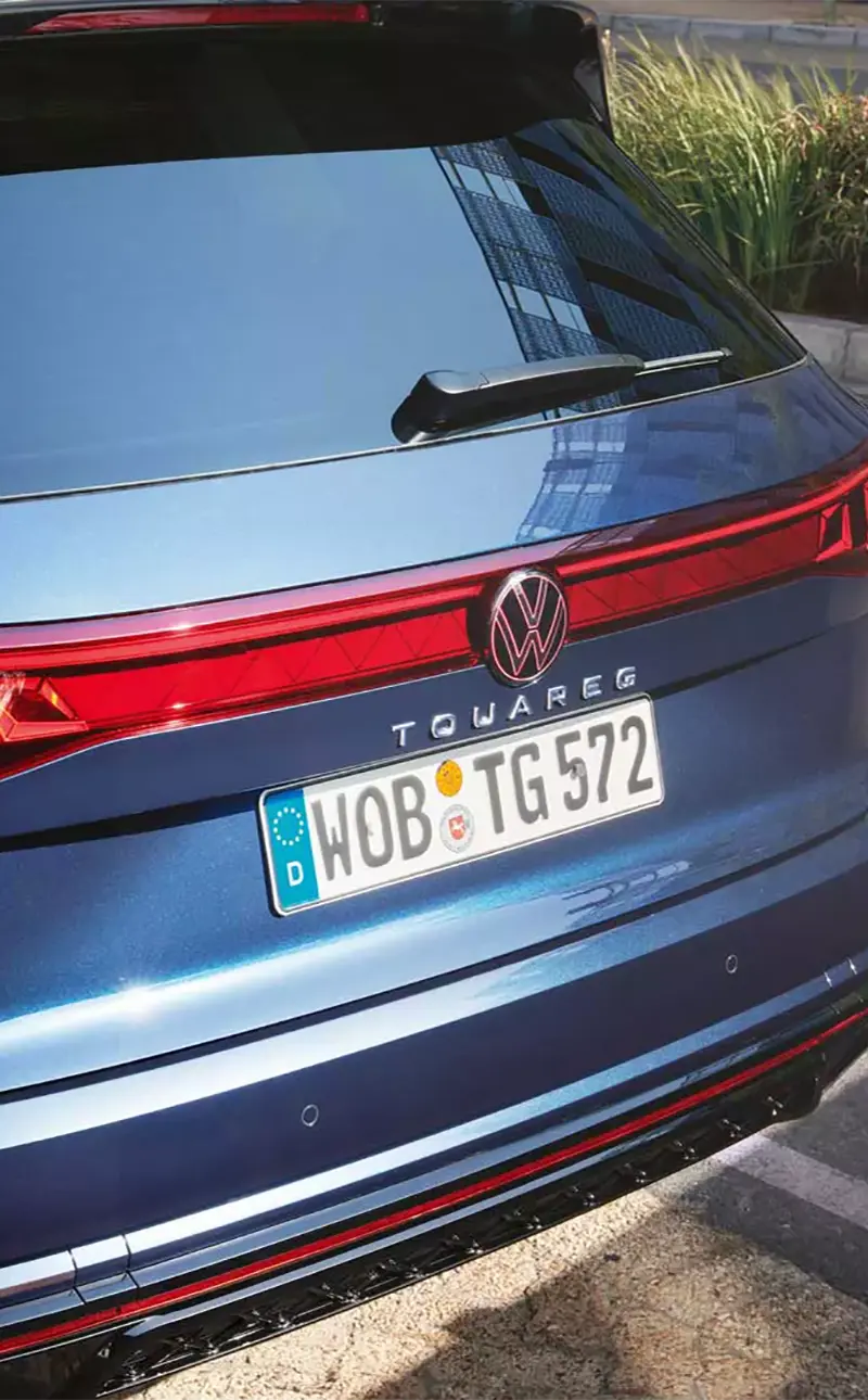 Der Volkswagen Touareg - Heckansicht- Jetzt den VW Touareg bei deinem Volkswagen Autohaus Mothor in Brandenburg leasen